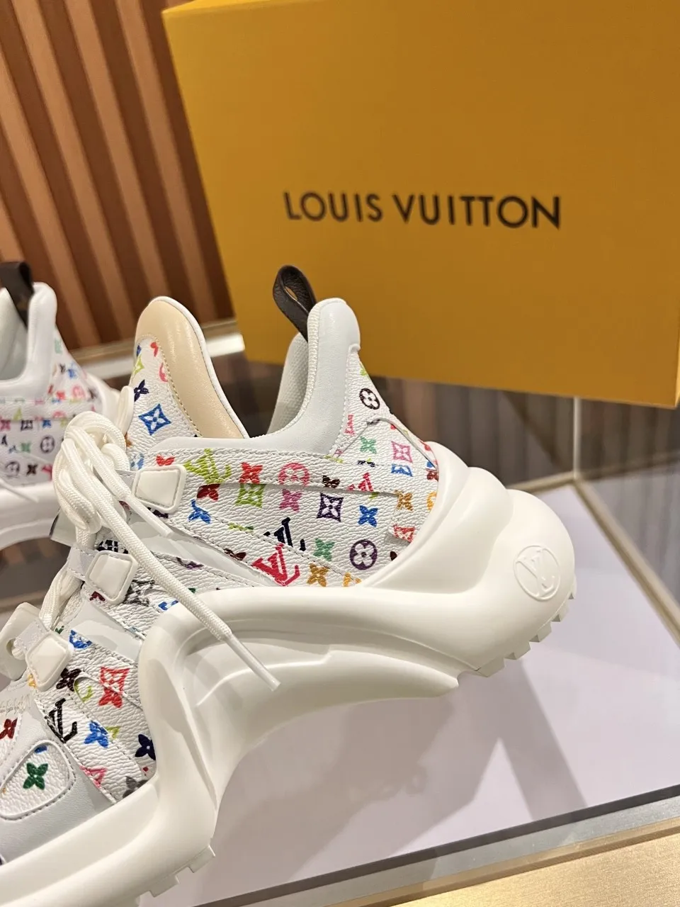 👟👟Ex-factory price 720👟👟 This three-color LV is different. 2025 new Murakami Takashi co-branded black three-color LV fancy button model Archlight donkey brand hardware casual sports dad shoes with an increased heel height of about 5.5cm, 35-41 white letter buckle